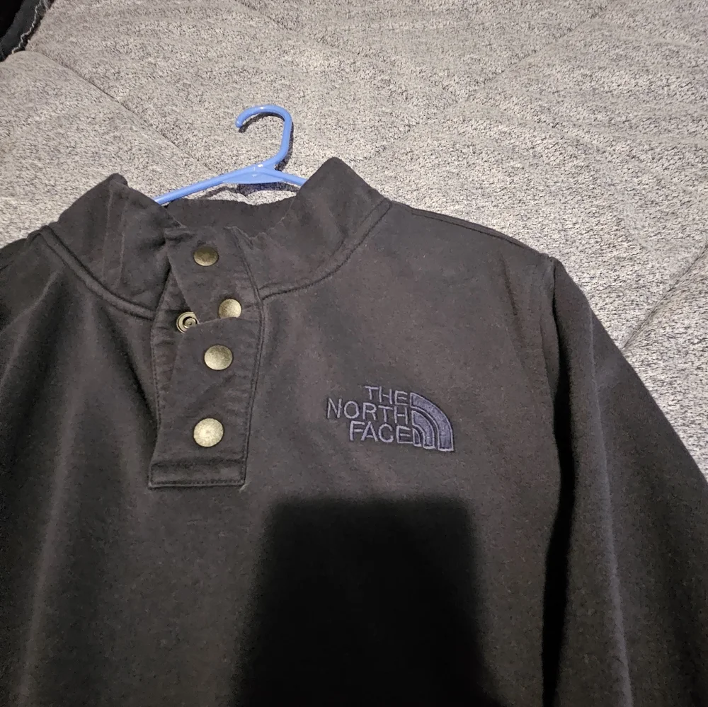 Northface 3 button pullover - Picture 2 of 2